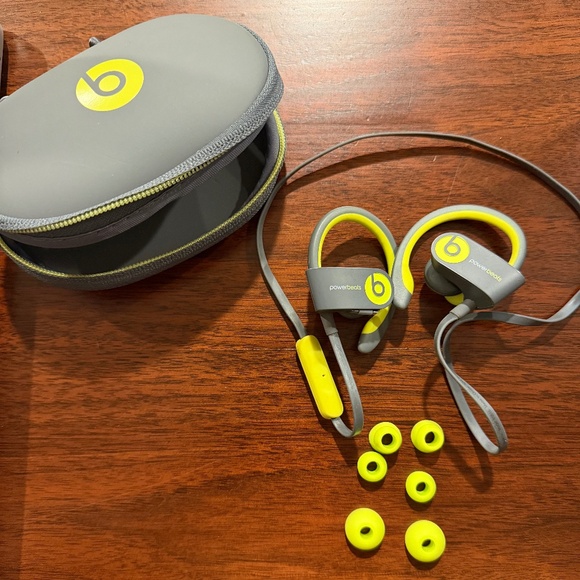 PowerBeats - Picture 1 of 1